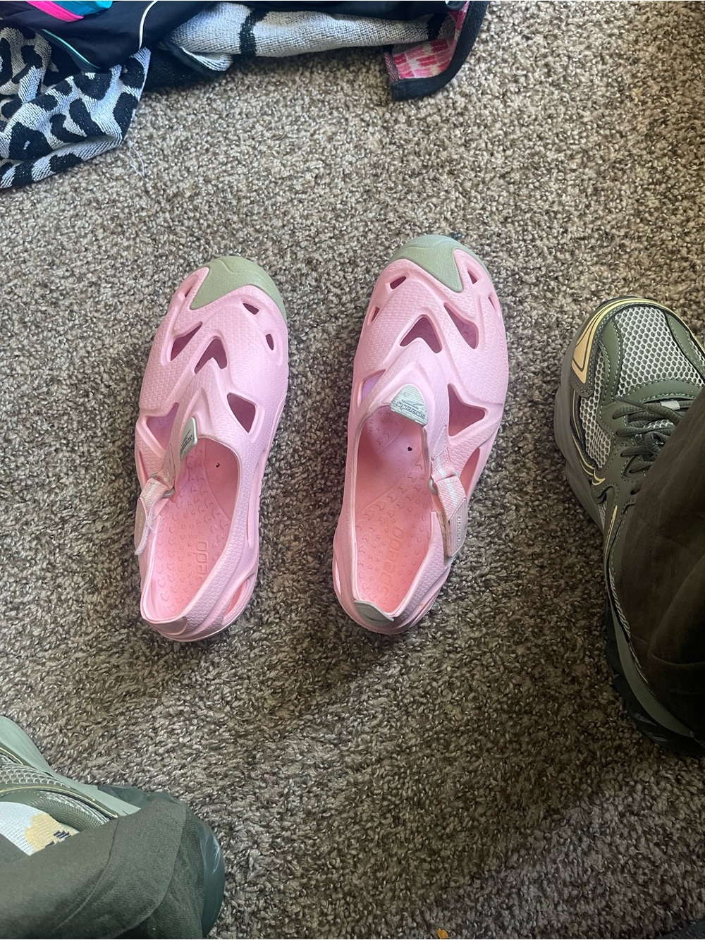 Women’s Speedo water shoes size 10 pink